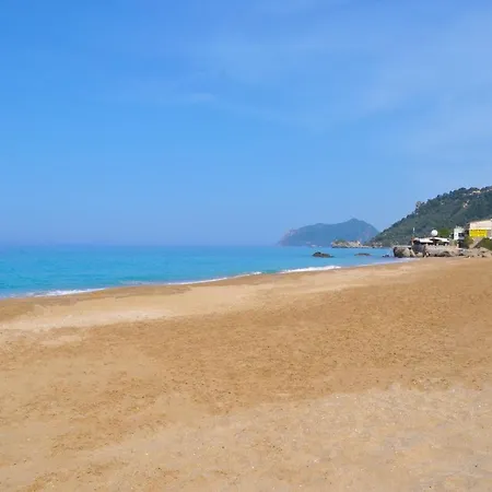 Beachfront Yannis On Agios Gordios Сasa de vacaciones *