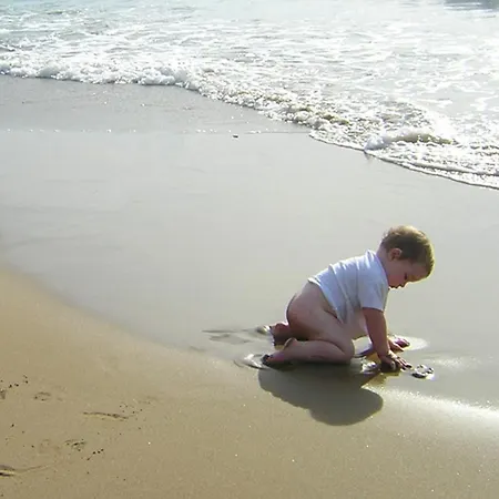 Beachfront Yannis On Agios Gordios Holiday home