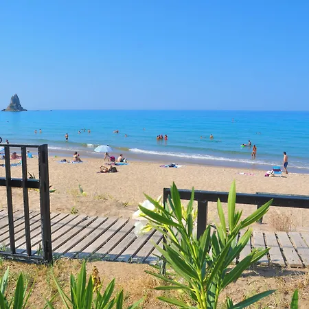 Beachfront Yannis On Agios Gordios Casa de Férias