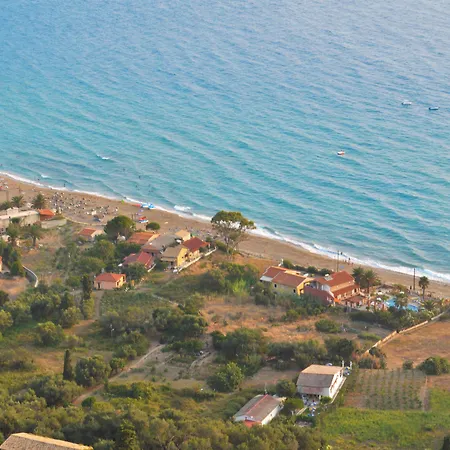 Beachfront Yannis On Agios Gordios Ferienhaus