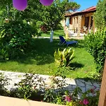 Beachfront Yannis On Agios Gordios Tatil Evi *