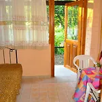 Beachfront Yannis On Agios Gordios Tatil Evi