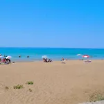 Beachfront Yannis On Agios Gordios Tatil Evi