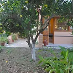 Beachfront Yannis On Agios Gordios Tatil Evi